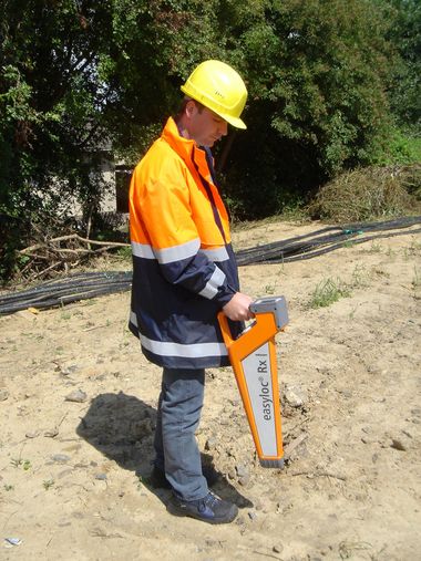 Localisation system reliably detects hidden cables and pipes in the ground